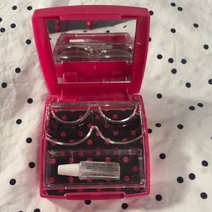 False Eyelashes with glue!!! NWT/NWB